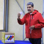 Presidente Nicolás Maduro ejerce su voto en elecciones municipales y Consulta Popular de la Juventud